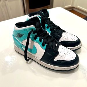 Jordan 1 Mid Tropical